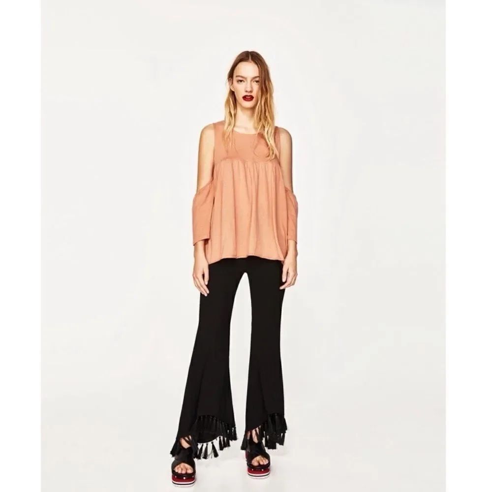 ✨ FRILLED TOP WITH CUT-OUT SHOULDERS✨